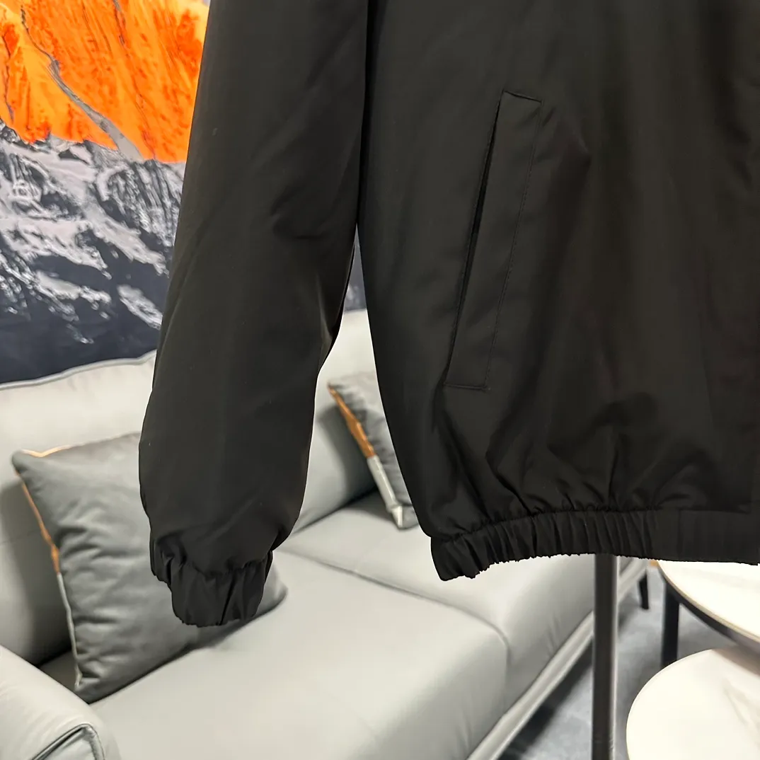 P370 #R44 Ralph Lauren veteran Harrington lapel jacket cotton winter old money style cotton jacket, same style for men and women. Classic fit design, retro windproof cotton jacket, button collar, embroidered pony logo on the chest, elastic cuffs elastic band hem collar zipper windproof design perfect fusion of casual style and street trend elements, very suitable for neutral wear. The fabric texture of cotton clothing is very good and comfortable to wear. It is a very versatile and trendy winter item. Developed from the original version, 100% pure cotton fabric and exquisite embroidery, buy with confidence, retro will never go out of style!  Color Black Navy Khaki Size: S M L